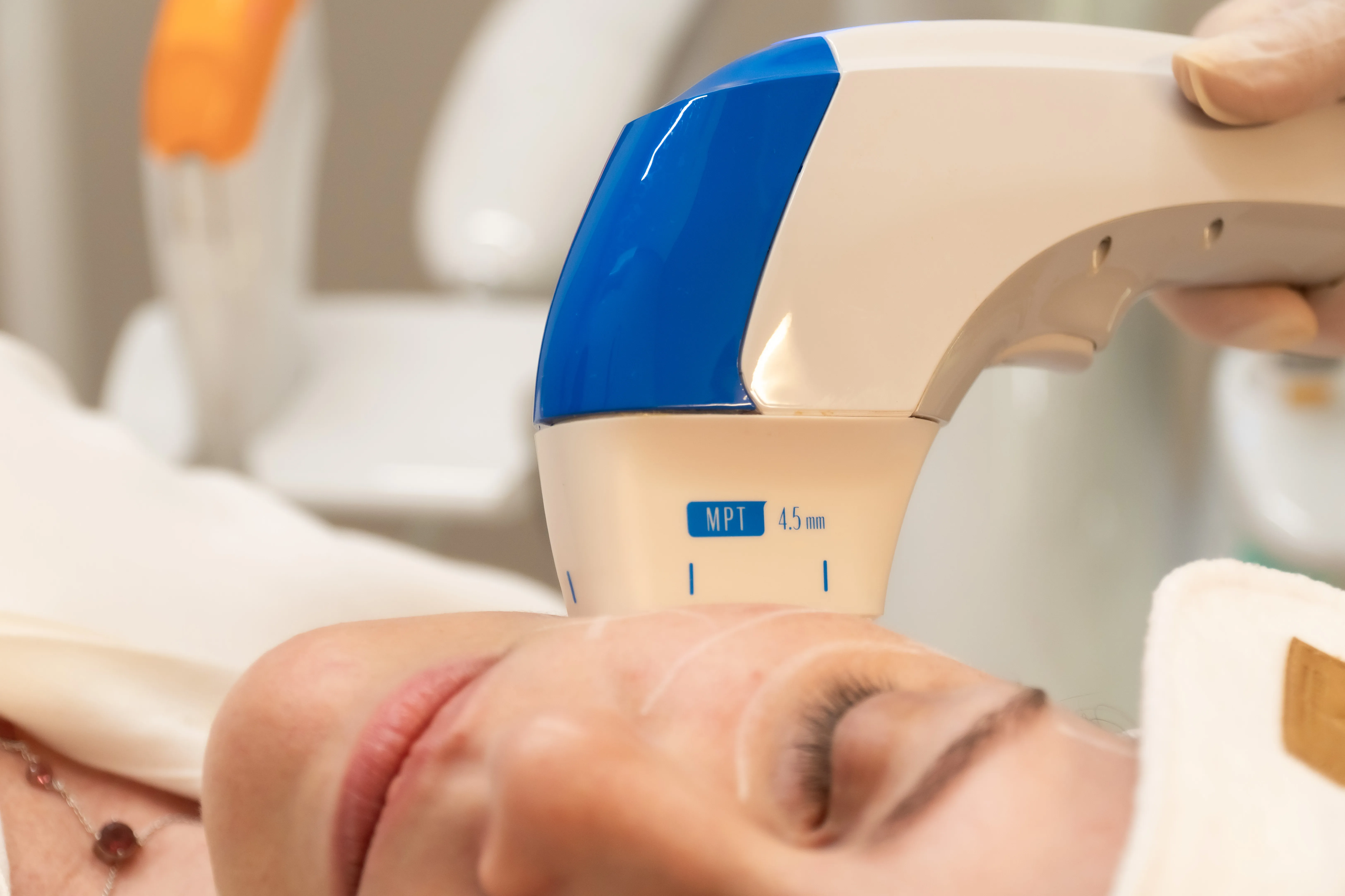 Tecnologia Ultraformer MPT - Estímulo profundo de colágeno e tratamento da flacidez facial.